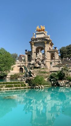 the water is blue and green in this park