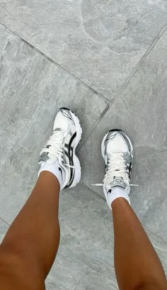 Pretty Sneakers, Viral On Tiktok, Trendy Shoes Sneakers, Pretty Shoes Sneakers, Kicks Shoes, All Nike Shoes, Shoes Outfit Fashion, Shoe Wishlist, Pregnant Mother