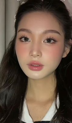 Ingenue Makeup Round Face, Cutesy Makeup, Graduation Vibes, Angelic Makeup, Asian Makeup Looks, Soft Makeup Looks, Graduation Makeup, Ethereal Makeup, Dope Makeup