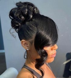 Messy Updo Black Women, Curly Hairstyles For Girls, Black Women Updo Hairstyles, Hair 90s, Hair Cut Ideas, 22 Birthday, Short Hair Cut, 90s Hair, Sleek Ponytail Hairstyles