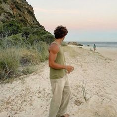 ryke meadows Surfer Boy, Beach Fits, Men Beach, Aesthetic Guys, Beach Poses, Summer Boy, Persona 5, European Summer, Summer Pictures