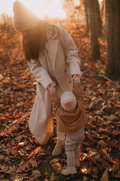 Autumn Toddler Photoshoot, Family Photoshoot Autumn, Mountain Photo Ideas Instagram, Fall Baby Pictures, Moms Photography, Fall Photo Shoot Outfits, Plane Flying, Fall Shoot, Pumpkin Photos