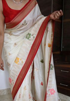 *Look graceful in these gorgeous paithani floral weaving on canvas of pure moonga silk sarees* 💕💕 Simple yet sophisticated  With contrast tiny floral butta blouse piece White And Red Paithani Saree, White Self Design Paithani Silk Saree, White Paithani Silk Handloom Dupatta, Transitional White Paithani Silk Dupatta, White Semi-stitched Paithani Silk Saree, Sarees Simple, Moonga Silk Sarees, Floral Weaving, Pure Silk Saree