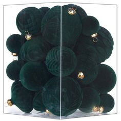 a large pile of green balls with gold rings on them, sitting next to each other