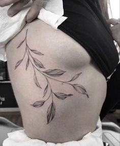 a woman's lower thigh with leaves on it