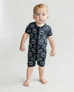 Our bamboo short romper is the perfect blend of style, softness, and functionality for your little bundle of joy. Your little one will stay cozy and comfortable, whether it's playtime, nap time, or cuddle time. Oh-so-soft and stretchy The 2-way zipper makes diaper changes a breeze 95% viscose from bamboo; 5% spandex Machine wash cold and tumble dry low Not treated with flame retardants Designed with a snug fit for safety Baby Luna, Cuddle Time, Diaper Bag Accessories, French Baby, Baby Sleep Sack, Short Romper, Baby Co, Baby Swimming, Holiday Baby