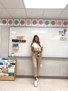 Teaching Outfits Elementary, Teacher Appropriate Outfits, Teacher Work Outfit, Student Teaching Outfits, Casual Teacher Outfit, School Teacher Outfits, Young Teacher Outfits, Preschool Teacher Outfits, Teacher Outfit Ideas