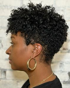 #h2salon #h2salonbrooklyn Whitney Houston Short Curly Hair, Tapered Natural Hair Cut, Short Afro Hairstyles, Short Natural Curly Hair, Natural Hair Stylists, Jet Black Hair, How To Curl Short Hair