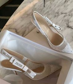 Dior Bridal, Dior Slingback, Heels Aesthetic, Fashion Shoes Heels, Shoes Heels Classy, Bridal Heels, Fancy Shoes, Girly Shoes, Aesthetic Shoes