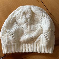 Women’s Bass Beanie Hat. Never Worn. Casual White Bonnet One Size, Casual White One-size Bonnet, Casual White Brimmed Beanie, White Casual Bonnet With Curved Brim, Casual White Bonnet With Curved Brim, White Knitted Short Brim Hat, Fitted White Crochet Hat Casual, Casual White Bonnet For Spring, White Slouchy Beanie Hat