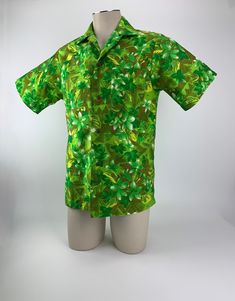 Vintage 1960's Hawaiian Shirt in bright green with olive & yellow. This shirt is all polished cotton. Hawaiian Pattern of orchids with a bit of a tiki background print. This Hawaiian shirt has a cool metal buttons, a patch pocket and a loop collar.. Awesome vivid color. This is in EXCELLENT VINTAGE CONDITION... shows no wear.. looks great. Label reads:  TAILOR HAWAII SIZE: MEN'S SMALL ALL POLISHED COTTON * to be certain of the size, check measurements below: Measurements: ( lying flat) Shoulder Green Cotton Hawaiian Shirt For Spring, Spring Green Cotton Hawaiian Shirt, Green Hawaiian Shirt For Spring, Retro Green Cotton Shirt, Green Retro Cotton Shirt, Retro Green Collared Shirt, Fitted Green Collared Camp Shirt, Retro Green Camp Shirt For Spring, Green Collared Camp Shirt For Spring