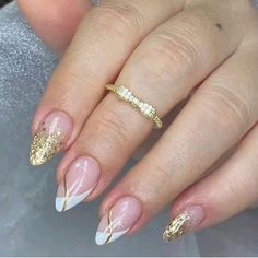 Nail Salon Design, Almond Nails Designs, Great Nails, New Year's Nails, Girls Nails, Salon Design, Gold Nails, Stiletto Nails, Nude Nails