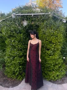 Fancy Dresses Graduation, Vintage Gothic 90s Prom Dress, Vintage Prom Dresses 70s, Grunge Graduation Outfit, Prom Dress Mid Size, 90 Prom Dress, Prom Dresses Alt, Alt Prom Dresses, Old Prom Dresses