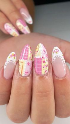 Light Pink And Yellow Nails, Lavender Floral Nails, Square Pastel Nails, Cute Short Almond Nails Ideas, Quilt Nails, Patchwork Nails, Graphic Nails, Quilted Nails, Now Nails