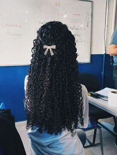 Haircare For Low Porosity Hair, Hairstyle For Curls, 3b Curtain Bangs, Jet Black Hair Aesthetic, Long 3c Curly Hair, Very Long Curly Hair, Long 3c Hair, Curly Hairstyles Long, Long Curly Black Hair