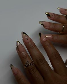 Cool New Years Nails, Cool Nails 2024, Good Nails Designs, Nails With Writing, Luxe Nails, Brand Makeup, Celebrity Nails, Acrylic Nail Set, Pedicure Designs