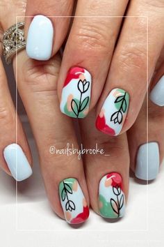 tulip nails designs Amsterdam Inspired Nails, Tulips Nails Design, Nail Art Ideas Flowers, Tulips Nails, Biogel Nails