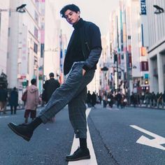 Black Chelsea Boots Men Outfit, Converse Men Outfit, Vintage Men Outfit, Joggers Men Outfit, Doc Martens Outfit Men, Blue Chinos Men, Black Chinos Men