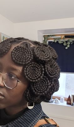 Cornrow Hairstyles No Hair Added, Fulani Invisible Locs, Fulani Braids Back View, Finger Wave Braids, Yoruba Braids, Fulani Weave, Creative Braids Hairstyles, Short Big Braids, Alicia Keys Braids With Beads