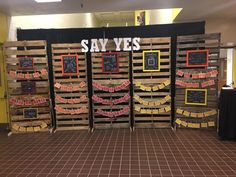 some wooden pallets are set up with signs on them for graduation party decorating