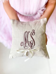 Introducing our exquisite Custom Embroidered Ring Bearer Pillow, a perfect accessory for your special day. This beautifully crafted pillow combines elegance and personalization to create a unique keepsake that will be treasured for years to come. Details of Listed Design: Fabric- Oatmeal Linen Yarn Color- Dark Brown Ribbon Color- Cream Embroidered Ring bearer pillow to mark the most momentous occassion in ones life. ----------- D E T A I L S ----------- - Fabric Used- 100% Linen or Cotton Sateen Fabric - Ribbon- Comes with a Satin Ribbon of your choice - Filled- The pillow is filled up using poly fill and sealed shut - Size- Multiple sizes available for you to choose ------------------ CARE INSTRUCTIONS ------------------ - Machine Washable - Tumble Dry Low - Iron at cotton heat setting - Embroidered Ring Bearer Pillow, Ring Bearer Cushion, Embroidered Ring, Brown Ribbon, Ring Bearer Pillows, Ring Bearer Pillow, Linen Yarn, Monogram Ring, Linnet