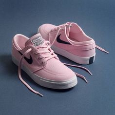 Adidas Superstar Pink, Nike Sneakers Outfit, Mode Shoes, Nike Vans, Sneaker Outfits, Sneaker Trend