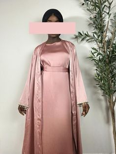 Open Satin Abaya with crystal details and its matching inner dress. Can be worn with or without the belt. Material: Satin Satin Abaya, Satin Outfit, Fake Piercing, Eid Collection, Accessories Jewelry Earrings, Pink Silk, Pink Satin, Feminine Style, Set Dress