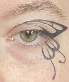 Makeup With Graphic Eyeliner, Butterfly Wings Eyeliner, Butterfly Liner Makeup, Graphic Eye Makeup Looks, White Butterfly Eyeliner, Butterfly Eyeliner Hooded Eyes, Easy Butterfly Eyeliner, Butterfly Wing Makeup, Butterfly Graphic Liner