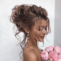 Bridal Chignon, Hair Elegant, Long Bridal Earrings, Up Dos For Prom, Curly Updo, Up Dos, Best Wedding Hairstyles, Bridal Earrings Drop, Penteado Cabelo Curto