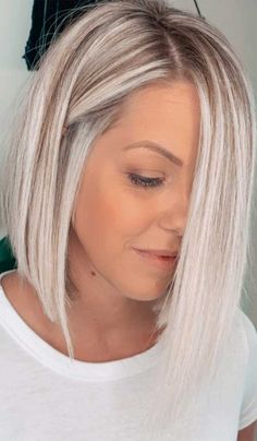 Lob Hairstyles, Icy Blonde Hair, Blonde Bob Hairstyles, Lob Hairstyle, Lob Haircut, Haircut And Color, Penteado Cabelo Curto, Short Blonde Hair