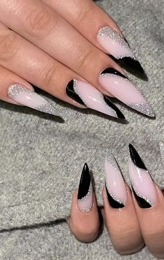 Long Nails Black, New Years Nail Art, Unghie Sfumate, New Years Nail Designs, New Years Eve Nails, Velvet Nails, Pointy Nails, January Nails, Black Nail Designs