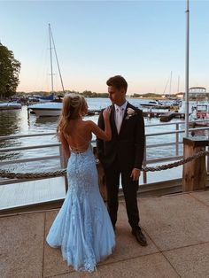 Prom Dresses Pretty, Prom Pictures Couples, Prom Dresses Mermaid, Prom Picture Poses, Homecoming Pictures, Prom Pics, Prom Photoshoot, Lace Prom Dresses, Prom Couples