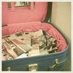 suitcase Manic Pixie Dream Girl, Old Suitcases, Vintage Suitcases, Vintage Suitcase, Vintage Americana, Trailer Park, Sweet Memories, Happy Weekend, Vintage Love