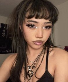 Double Nose Septum Piercing, Fake Beauty Mark Makeup, 2014 Makeup Tumblr, Y2k Makeup Aesthetic, Makeup Looks Grunge, Cute Septum Piercing, Makeup Template, Dark Makeup Looks, Punk Makeup