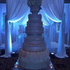 an image of a wedding cake on twitter