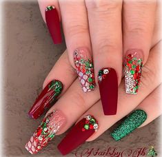 Nail Noel, Holiday Themed Nails, Christmas Nail Art Easy, French Pedicure, Gel Pedicure, Nails Sparkle, Cute Christmas Nails, Christmas Nails Easy, Holiday Nail