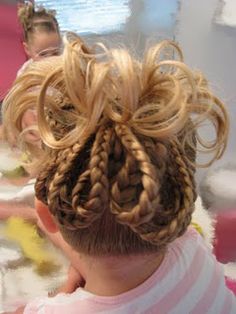 Cute... Easy Crazy Hairstyles, New Short Hairstyles, Easy Hairstyles For Medium Hair, Flower Girl Hairstyles, Girl Short Hair