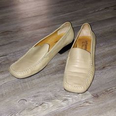 Softspots Tru-Mocs Camel Colors Leather Loafers Sz 11n Nwot Style Hepburn Heel Is 3\4" Located Bin S20 Camel Color, Light Tan, Tan Color, Leather Loafers, Flat Shoes Women, Loafer Flats, Camel, Loafers, Women Shoes