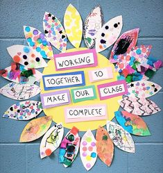 Classroom Community Art Projects, Working Together Crafts Preschool, Friendship Bulletin Board Ideas Preschool, Making Friends Art Preschool, Friends Art Preschool, Student Decorated Classroom, Collaborative Preschool Art, Group Art Preschool, Art Collaboration Ideas