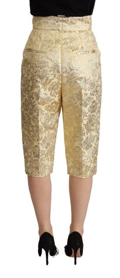 DOLCE & GABBANA Gorgeous brand new with tags, 100% Authentic Dolce & Gabbana high waisted cropped pants with floral brocade pattern. Model: Cropped pants Fit: Regular Colour: Beige Zipper and button closure Logo details Made in Italy Material: 80% Polyester 11% Nylon 9% P2 Luxury Beige Gucci Bottoms, Classic Luxury Gucci Bottoms, Beige Hose, High Waisted Cropped Pants, Brocade Pattern, Italian Fashion Brands, Cropped Pants Women, Pants Fit, Colour Beige