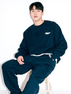 Editor's NotesPLAYIAN’s sweatshirt features logo printing. Comfortable and stylish. It can be styled in various ways.- Typo logo print - Graffiti symbol point on back neck- Ribbed cuffs and hemMeasurements(in.)L / XL- Shoulder: 21.26 in. / 21.65 in.- Chest: 24.61 in. / 25.59 in.- Sleeve: 24.80 in. / 25.20 in.- Length: 27.76 in. / 29.13 in.Model info: MAN1 - 5' 9 / 156.52 lbs / Fitting size XLModel info: MAN2 - 5' 6 / 136.68 lbs / Fitting size LModel info: WOMAN - 5' 3 / 92.59 Navy Crew Neck Sweatshirt For Streetwear, Navy Sporty Sweater For Streetwear, Navy Relaxed Fit Sweatshirt For Streetwear, Navy Sweater With Ribbed Cuffs For Streetwear, Casual Navy Sweater For Streetwear, Navy Casual Sweater For Streetwear, Navy Sporty Sweatshirt For Streetwear, Navy Athleisure Sweatshirt For Streetwear, Typo Logo