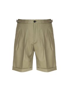 -Shorts with pleats -Zip and button closure -Side pockets -Colour: KhakiComposition: 100% Cotton High Fashion Branding, Barbour Steve Mcqueen, Vacation Wardrobe, Chloe Purses, Relaxed Outfit, Burberry Hat, Saint Laurent Shoes, Steve Mcqueen, Engineered Garments