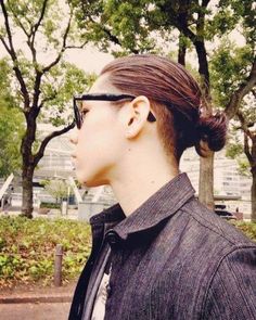 Female Undercut Long Hair, Mens Long Hair Undercut, Man Bun Haircut, Japanese Men Hairstyle, Man Bun Hairstyles, Undercut Long Hair, Gents Hair Style, Bun Styles, Man Bun