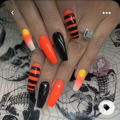 Pumpkin Stilleto Nails, Halloween Nail Ideas Acrylic, Halloween Nails Coffin Shape, Halloween Color Nails, Halloween Nails Acrylic Coffin, Neon Halloween Nails, Halloween Coffin Nails, Cool Halloween Nails, Halloween Nails Coffin