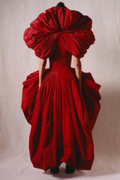 Alexander Mcqueen Red, Red Rose Dress, Artistic Fashion, Town Country, Design Lab, Rose Dress, Red Fashion, Red Rose