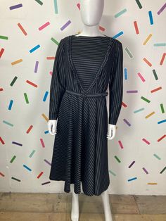 "Colour: Silver / Black Style: 70s dress Brand: No branding Measurements: Bust: 42\"-44\" Waist: 32\"-34\" Hips: 50\" Length: 48\" Material: 100% Poly Condition: This is in great vintage condition.  Other: This is an amazing 70s black and silver design dress with matching belt." Black Fitted Midi Belted Dress, Black Knee-length Belted Dress For Evening, Black Midi Length Belted Dress, Black Knee-length Belted Dress For Party, Retro Black Midi Evening Dress, Vintage Midi Belted Dress, Vintage Midi-length Belted Dress, Geo Design, 70s Dress