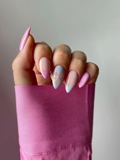 A classic combo of pink and grey matched with a mix and match mani 🌸🐭✨   products used:  • detailer brush and pink gel colour in shade ‘galentines’ from @wandergelofficial - code NAILOLOGIST20 for 20% off • light grey gel colour in shade ‘floating rock’ from @glitterbels  • base colour is the purebuild in the shade ‘kiss’ from @homeofnailart  • bow ring from @coconutlaneuk - code THENAILOLOGIST for 30% off • ring finger rings from @monicavinader - code NAILOLOGISTMV20 for 20% off  #nails #springnails #summernails #minimalnails #mixandmatch #nailinspo #nailart #naildesign Spice Nails, Summer Vacation Nails, Shellac Nails Fall, Grey Nail Art, New Nail Trends, Violet Pastel, Short Almond Nails, Bright Summer Nails, Pumpkin Nails