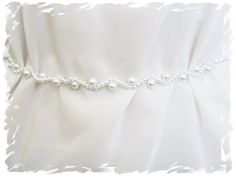 bridal pearl belt Vintage Style Wedding Dress, Modern Bridal Earrings, Wedding Dress Beaded, Pearl Belt, Vintage Style Wedding Dresses, Decorative Hair Combs, Vintage Wedding Jewelry, Bridal Sash Belt, Wedding Belt