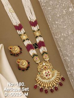 Description :- Gold Plated Indian Gold Choker Necklace Set For Bridal / Gold Plated Brdial Jewelry Set /South Indian Necklace / Wedding Necklace Combo Sets Indian Golden Necklace, Maang Tikka With Earrings Combo Set | Indian Choker Jewelry | Bridal Wedding Fashion Jewellery Stack Set Gift yourself a royal look with this perfectly crafted kundan necklace set from Manalisstudio. Crafted with high quality kundan stones and pearls, it is impressive in design. The green enamel artwork adds perfect te Maang Tikka With Earrings, Indian Jewelry Gold, Wedding Jewelry Indian, Schmuck Gold, Necklace Combo, Bridal Jewelry Necklace, Kundan Jewellery Set, Wedding Necklace Set, Kundan Necklace Set