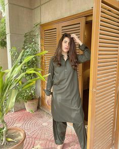 Pakistani Dresses Party Wear, Fashion Designer Aesthetic, Pakistani Dresses Party, Style Outfits Summer, Summer Fall Outfits, Party Wear Casual, Best Designer Suits, Smart Casual Women Outfits